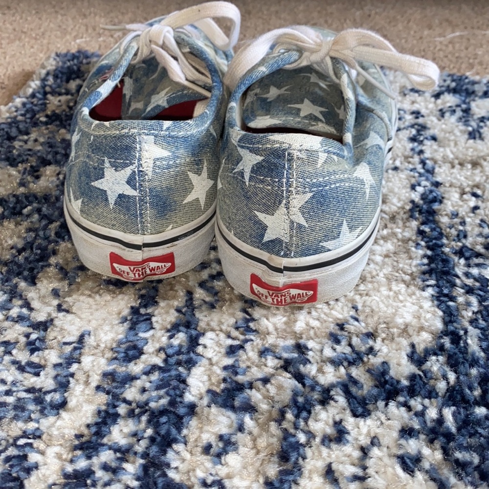 Vans - Picture 3 of 4